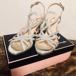 Nina Veralee Silver Glitter Heels Sz 7.5